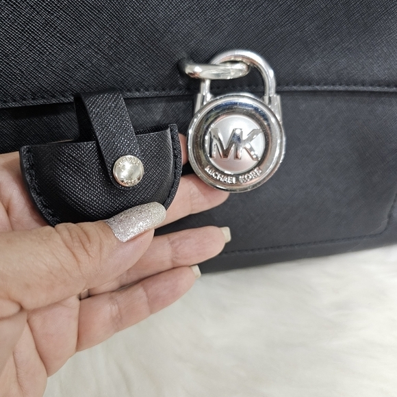 Michael Kors Emma Large Saffiano Black - Picture 8 of 12